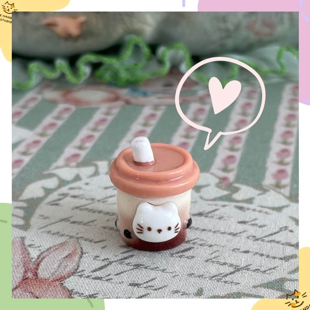Mini cat-themed milkshake decoration with a heart speech bubble, perfect for cozy dollhouse decor or gifts for cat enthusiasts.