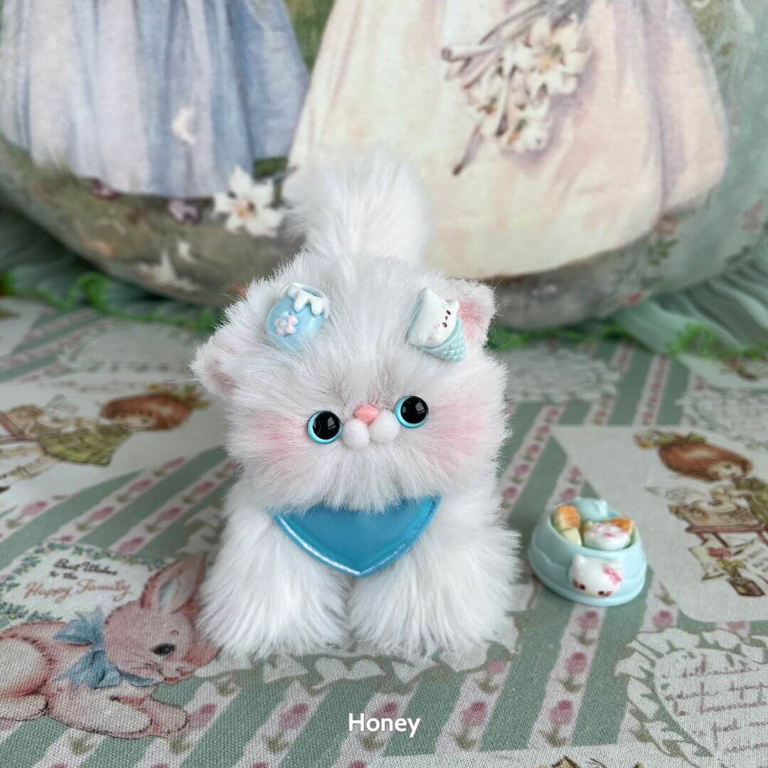 White Kitten Collection